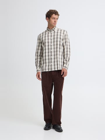 Casual Friday - Loosefit Calças chino 'Amundsen' em castanho