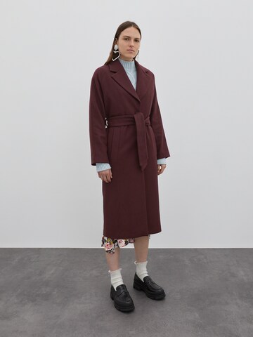 EDITED Between-Seasons Coat 'Cecilia' in Red