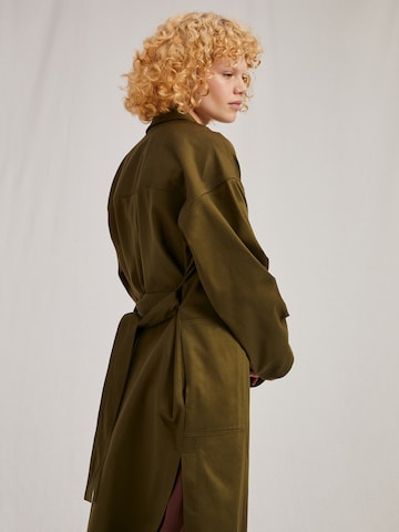 A LOT LESS Between-Seasons Coat 'Kiara' in Green