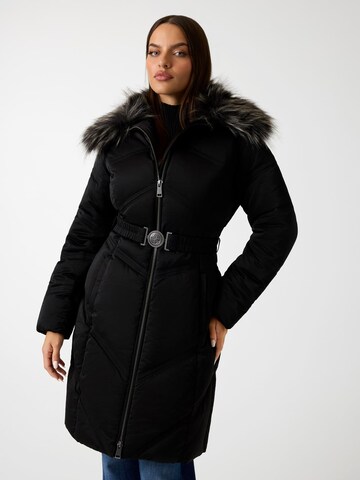 GUESS Steppjacke in Schwarz: Vorderseite