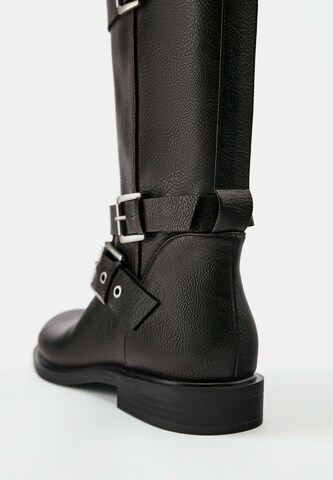 Botine de la Pull&Bear pe maro