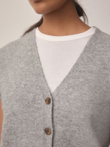 Next Top in Grau