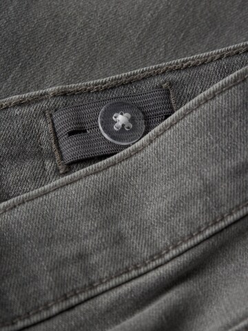 Coupe slim Jean TWO SOON en gris