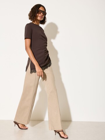 Friends Like These Blouse in Bruin