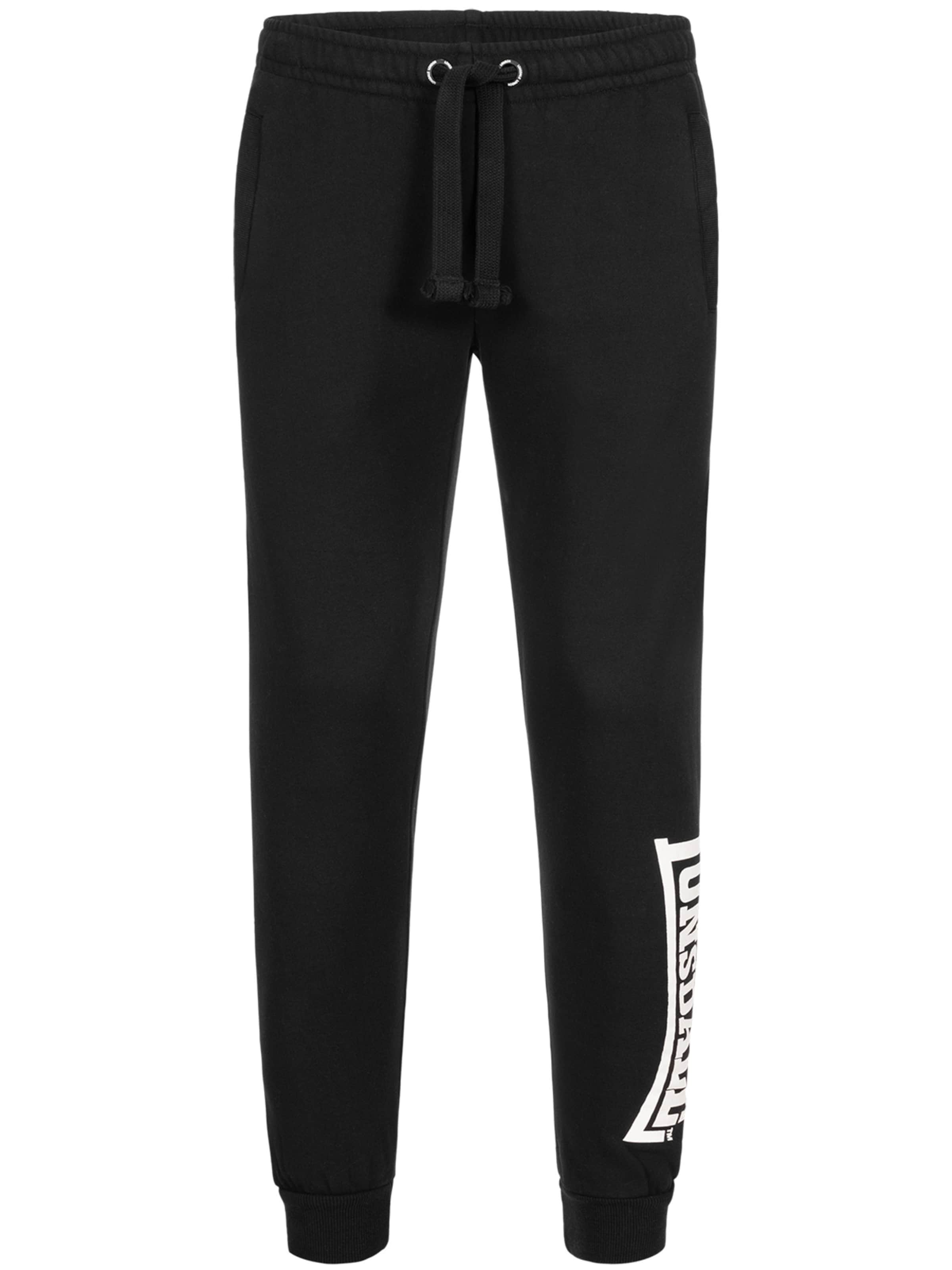 LONSDALE Дънки Tapered Leg Панталон 'BICKENHILL' в черно: отпред