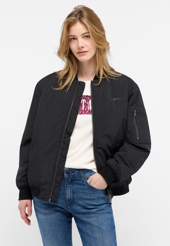MUSTANG Übergangsjacke in Schwarz: Vorderseite