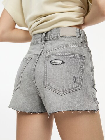 Pull&Bear Regularen Kavbojke | siva barva
