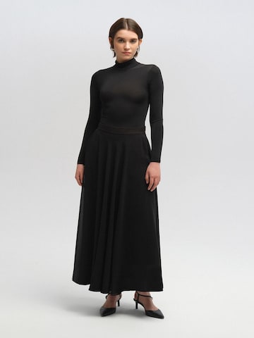Touche Prive Skirt in Black