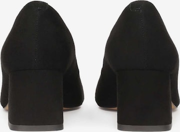 Kazar Pumps in Black