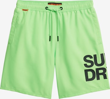 Superdry Badeshorts in Grün: Vorderseite