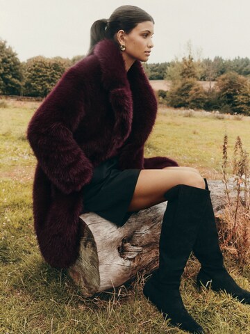 Friends Like These Mantel in Rot