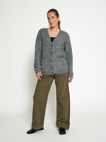 Cardigan 'Irma' DESIRES en gris