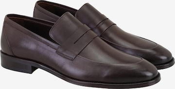 Desa Classic Flats 'Slip-Ons' in Brown: front