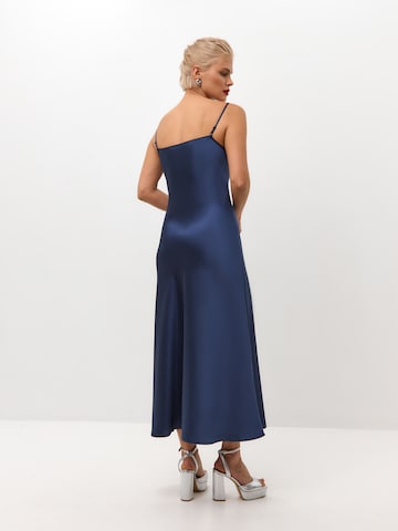 Abito 'Midi satin slip dress 'Majestic'' di Serena Silueta in blu