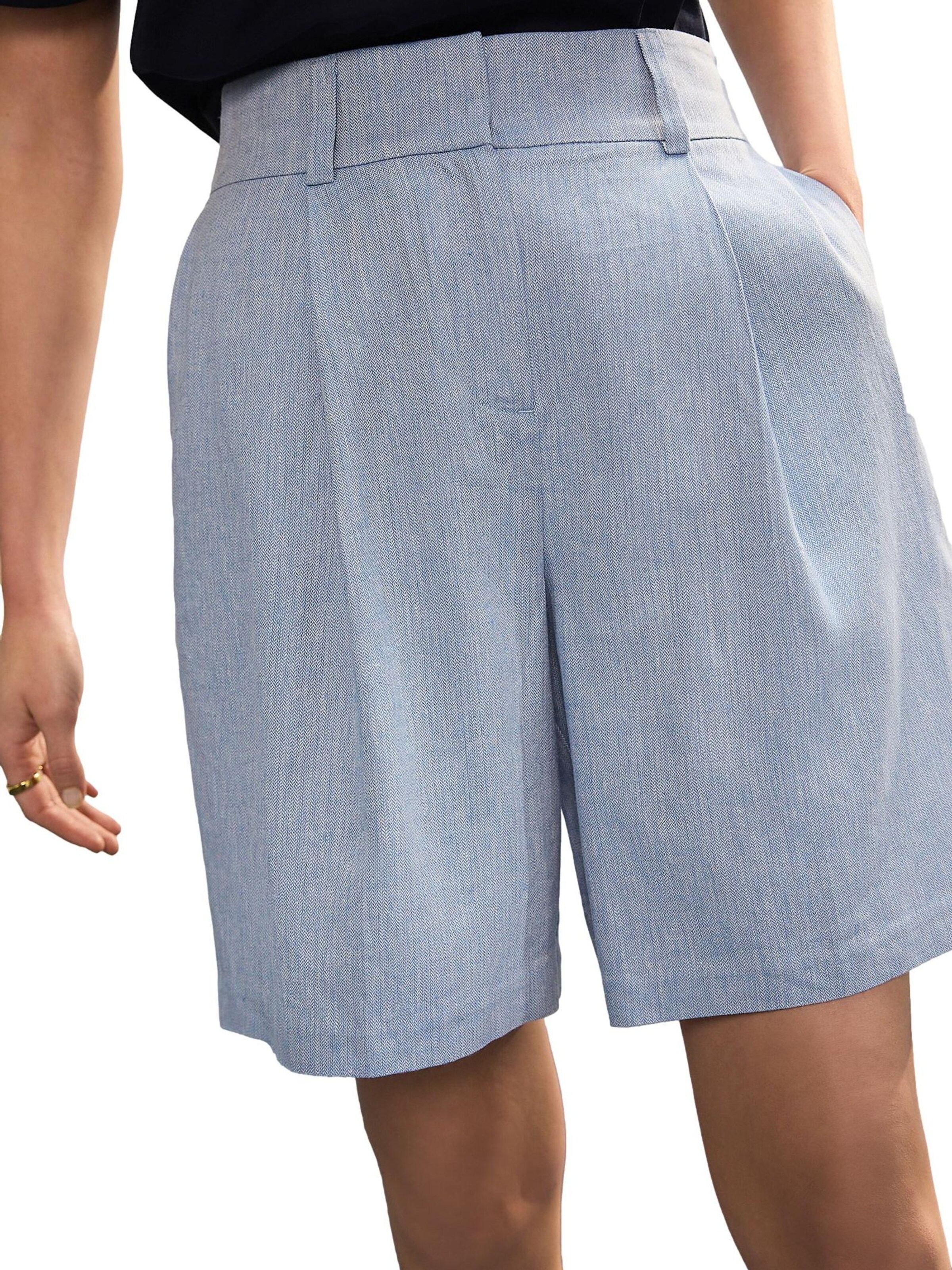 Next Regular Shorts in Blau