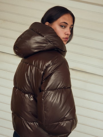 Veste d’hiver Bershka en marron