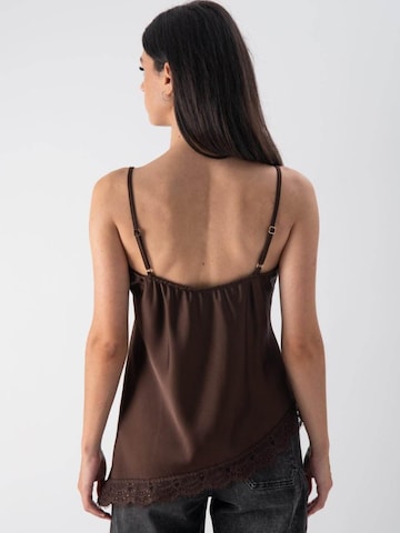 MND Topp i brun
