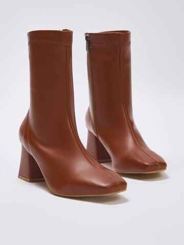 Trendyol Stiefelette in Braun