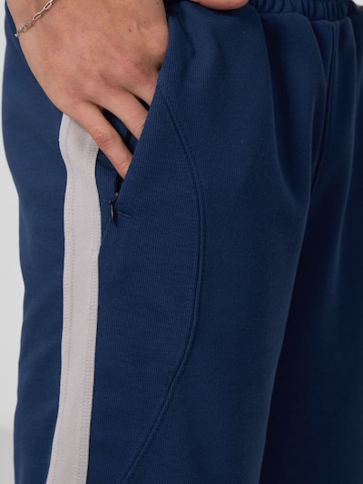 Pantaloni in 31-32 Tommy Life di colore navy, Visualizzazione prodotti
