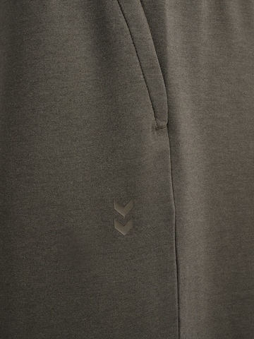 Hummel Loose fit Sports trousers in Brown