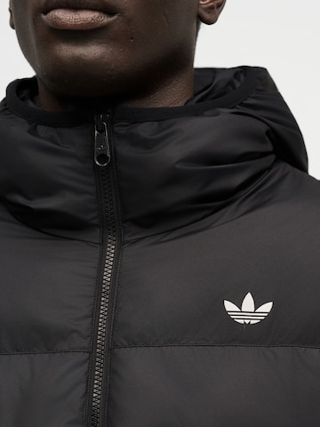 ADIDAS ORIGINALS Преходно яке в черно