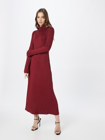 Robe Warehouse en rouge : devant