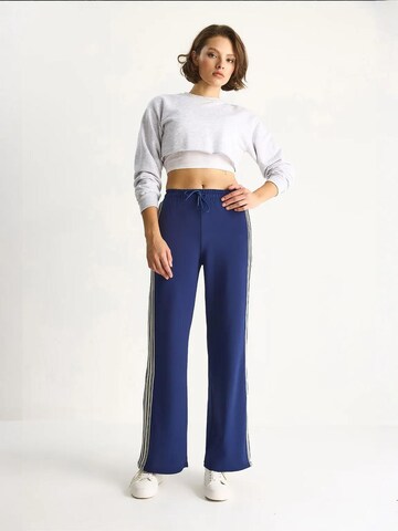 Wide leg Pantaloni di Bianco Lucci in blu: frontale
