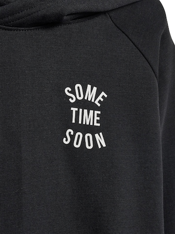 SOMETIME SOON Sweatshirt 'Monterey' i svart