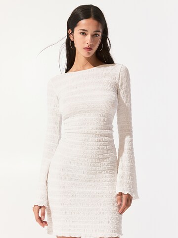 Pull&Bear Jurk in Wit: voorkant