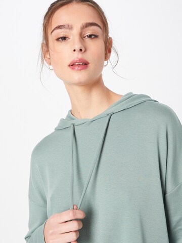 Sweat-shirt 'Nava' ARMEDANGELS en vert