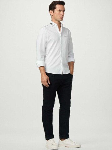 Coupe regular Chemise Hackett London en blanc