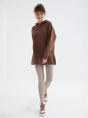 Tommy Life Sweatshirt in Brown