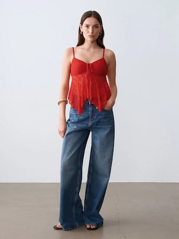 Top di Dilvin in rosso: frontale