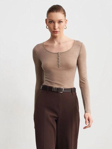 Dilvin Blusen in Beige: Vorderseite