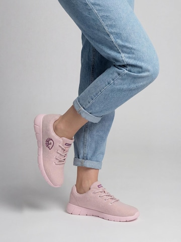 Baskets basses GIESSWEIN en violet : devant