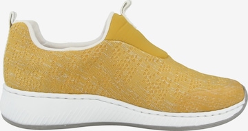 Scarpa slip-on di Rieker in giallo