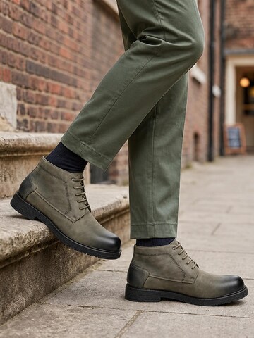 ALLTHEMEN Chukka Boots 'Zeit' in Grau