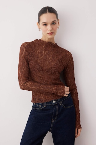 Trendyol Shirt in Braun: Vorderseite