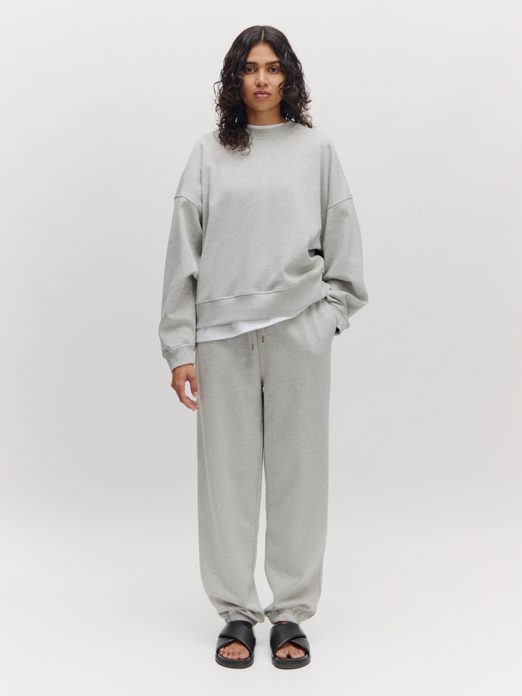 EDITED Producten Sweatshirt 'Emielia' Grijs