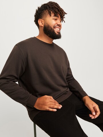 Jack & Jones Plus - Sudadera 'JJEBRADLEY' en marrón