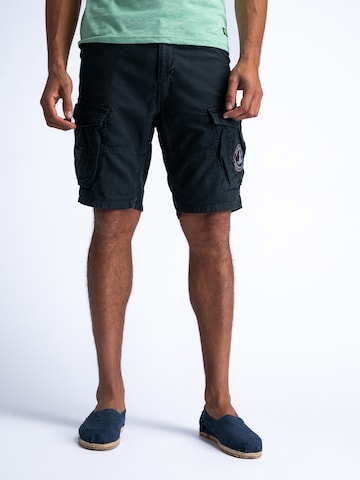 Petrol Industries Regular Shorts in Schwarz: predná strana