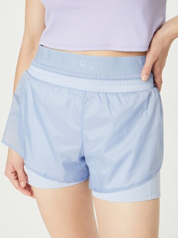 Varley Regular Sportshorts 'Fresno' in Blau