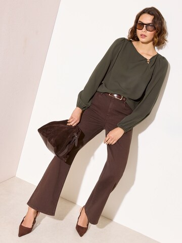 Bluză de la Friends Like These pe verde