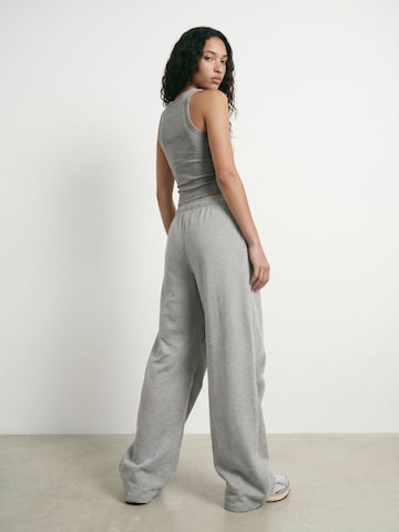 Top 'Felicia' di HYPEDROP in grigio