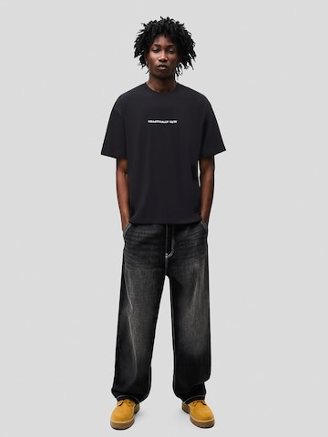 Bershka Тениска 'CHAOTICALLY' в черно