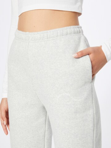 Effilé Pantalon Comfort Studio by Catwalk Junkie en gris