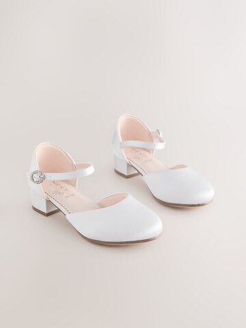 Balerini de la Next pe alb