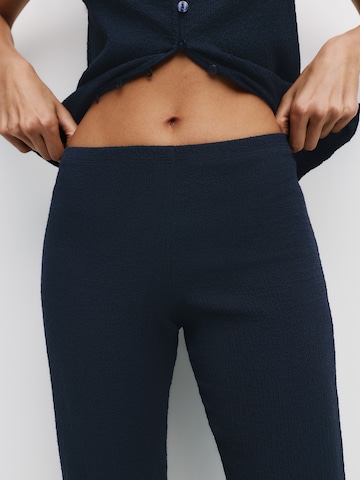 Pull&Bear Flared Nadrág - kék