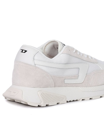 DIESEL - Sapatilhas baixas 'S-TYCHE D' em branco
