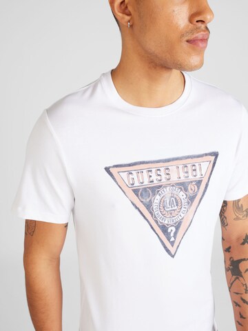 Tricou de la GUESS pe alb